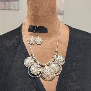 Elegant Silver and Gold Filigree Necklace Earring Set